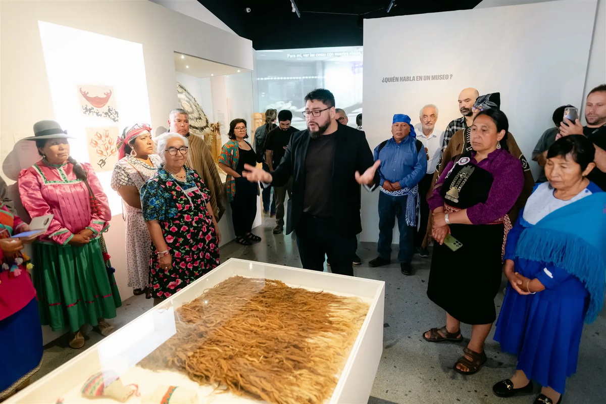 Últimos días: Visita bilingüe de “Vivos y Presentes. Arte de los pueblos Atacameño/Lickanantay, Mapuche y Rapanui”