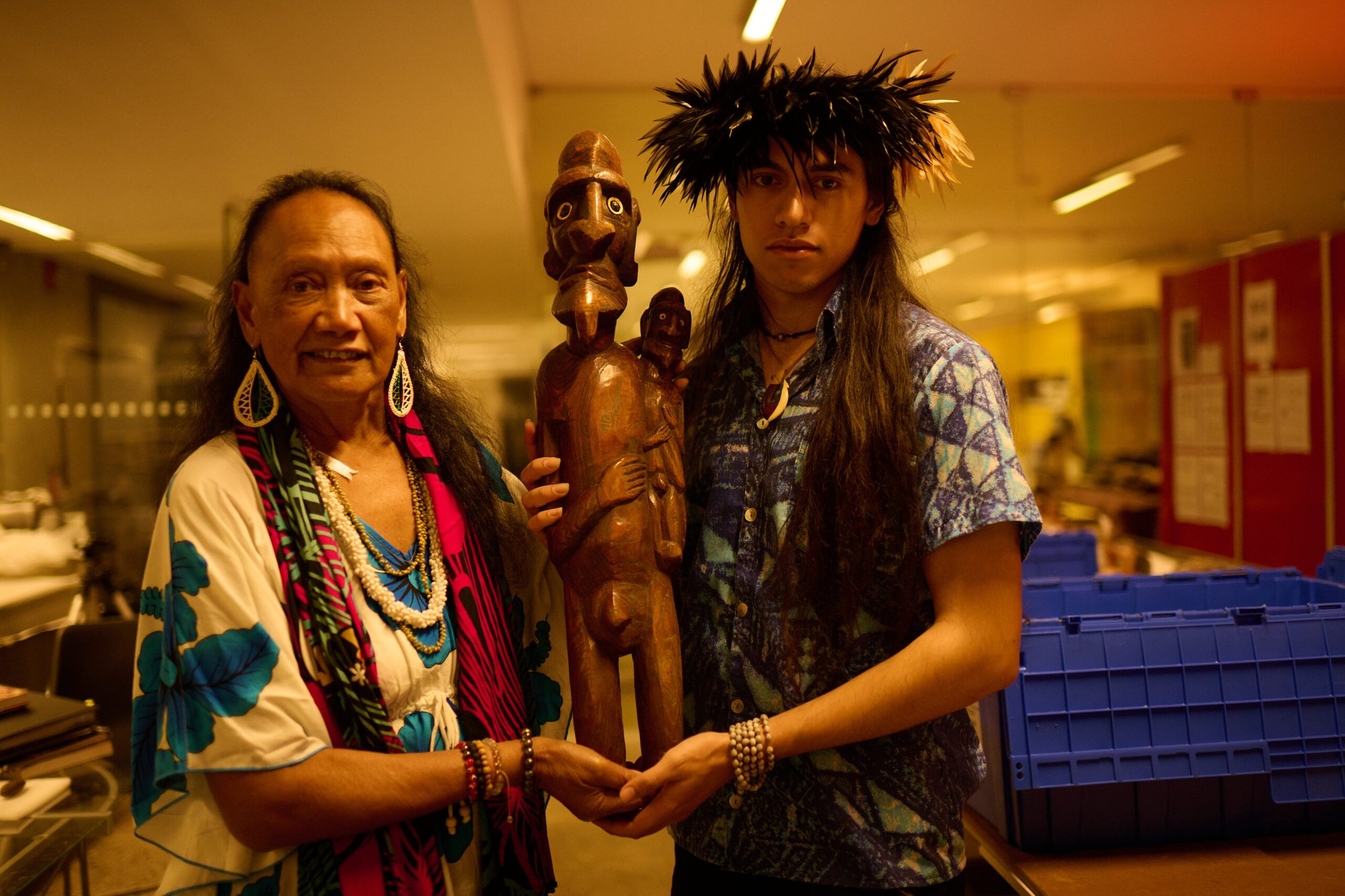 La visita de escultores y artesanos Rapanui