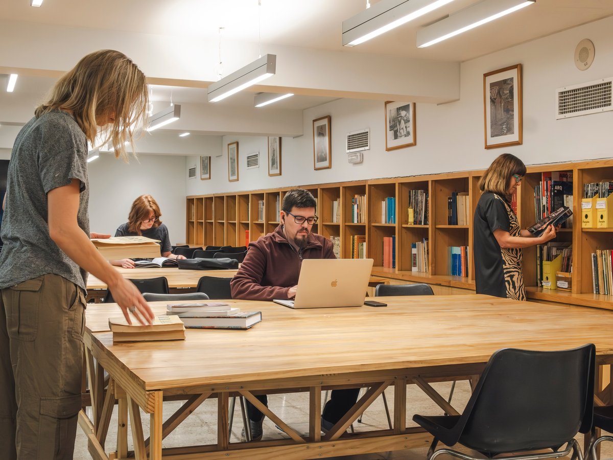 Arriendo de espacios — Biblioteca del museo — p-019-015.jpg
