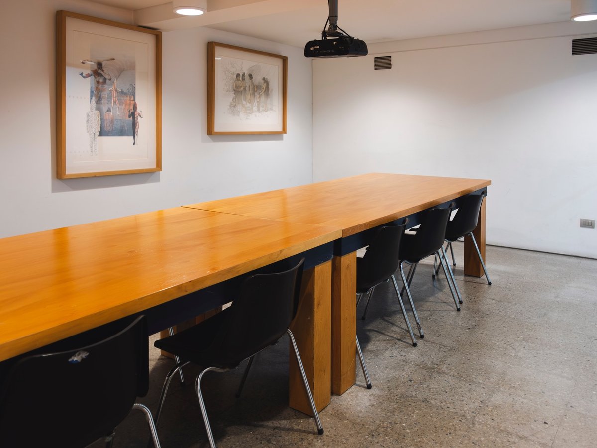 Arriendo de espacios — Sala de reuniones (biblioteca del museo) — p-020-016.jpg