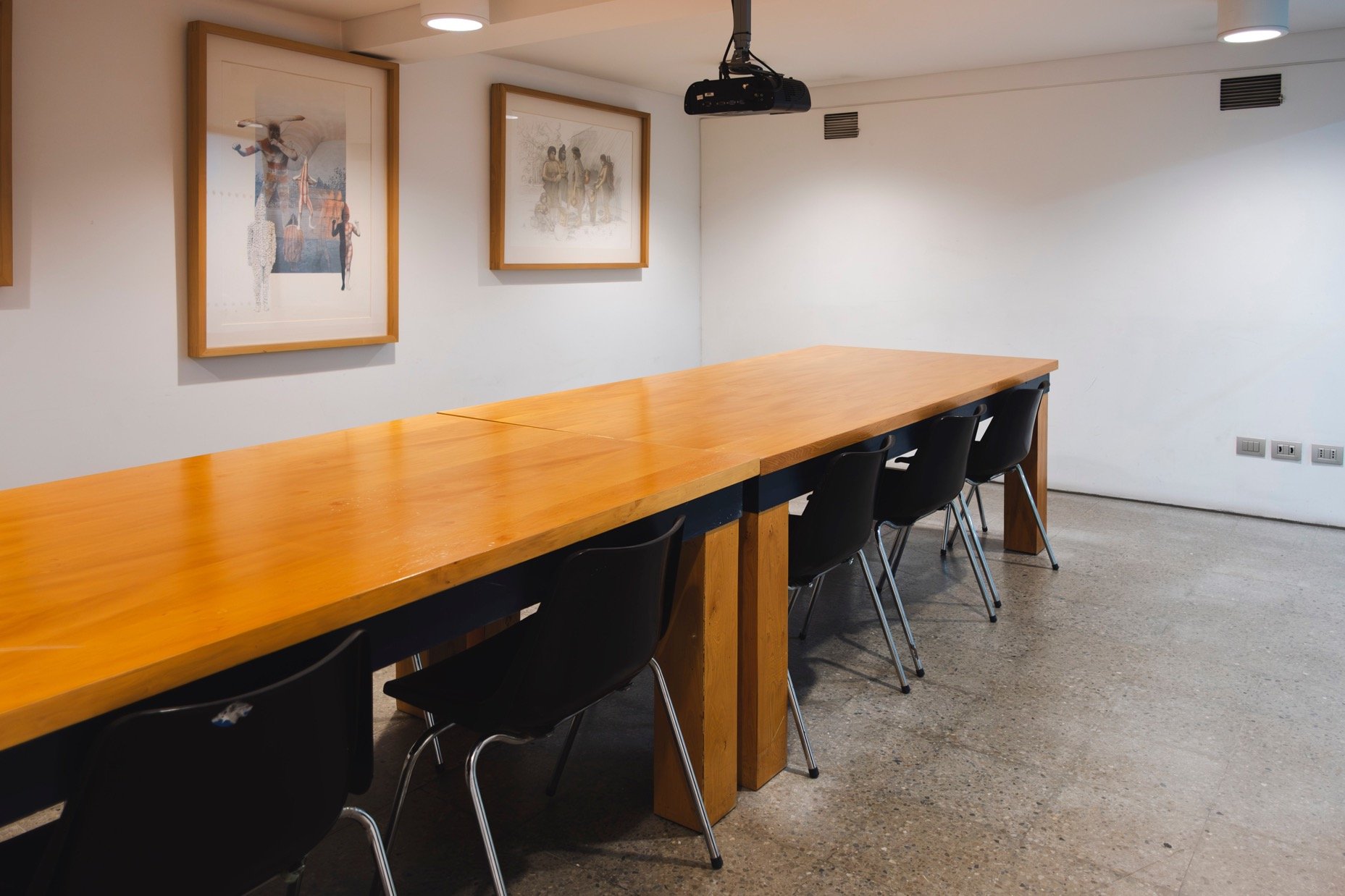 Arriendo de espacios — Sala de reuniones (biblioteca del museo) — p-020-016.jpg